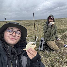 Lauren and Taylor eating lunch in the field